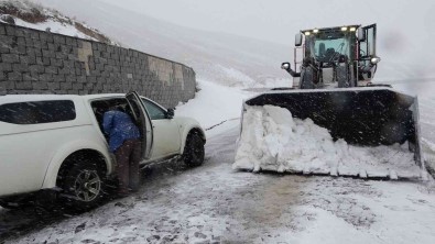 Bitlis'teki Kar Yagisi Nemrut Yolunun Açilmasina Engel Oldu