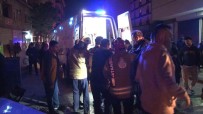 Çekmeköy'de 2 Otomobil Kafa Kafaya Çarpisti Açiklamasi Otomobil Dükkana Daldi, 3 Yarali