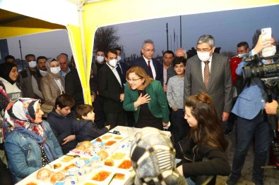 Gaziantep'teki Iftar Çadirinda 210 Bin Kisilik Iftar Yemegi Ikram Edildi