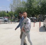 Kendisine Tepki Gösteren 2 Kisiyi Tabancayla Yaralayan Zanli Tutuklandi