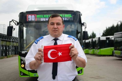 Otobüsü Durdurup Türk Bayragini Yerde Birakmayan Soför O Anlari Anlatti