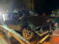 Otomobil Ile Ticari Taksi Çarpisti, 3 Kisi Yaralandi