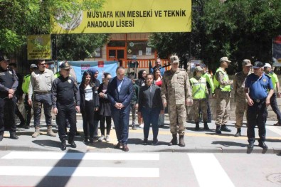Kilis'te 'Yayalar Için 5 Adimda Güvenli Trafik' Etkinligi Yapildi