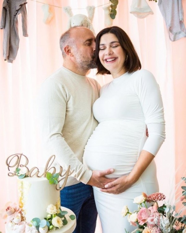 Bergüzar Korel’in sabrı taştı! Kızıyla ilgili sözlere isyan etti.