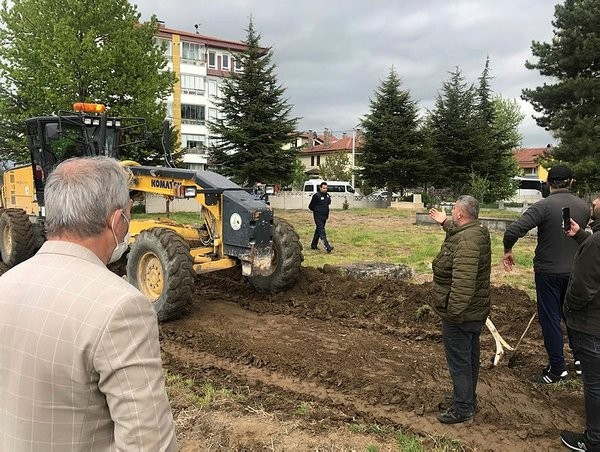 CHP'li Tanju Özcan'a tepkiler dinmiyor! 'Sizin ölülere de mi saygınız yok'