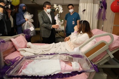 Esenler Belediye Baskani Göksu Annelerle Kahvaltida Bulustu