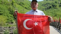 Giresun'da konuşma engeli olan adam köprüyü Türk bayraklarıyla süsledi!