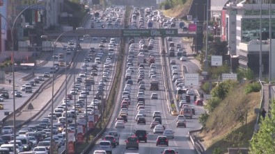 Istanbul'da Pazar Günü Trafik Yogunlugu Yüzde 49'Lara Ulasti