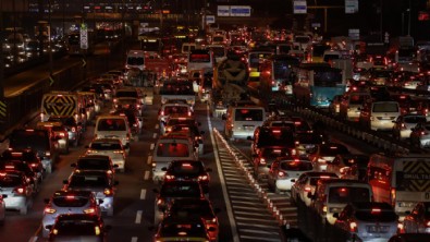 İstanbul'da trafik yoğunluğu yüzde 50'yi geçti!
