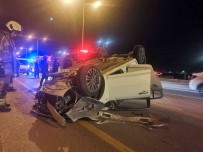 Izmir'de Kontrolden Çikan Otomobil Refüje Çarpip Takla Atti Açiklamasi 4 Yarali