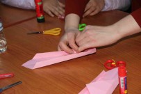 Origami Sanati Ile Çocuklar Hayal Güçlerini Rengarenk Kagitlara Yansitiyor Haberi