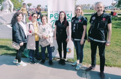 Polisten Anneler Günü'ne Özel Stant