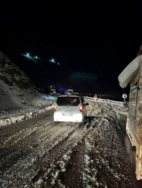 Van'da Mayıs ayında karla mücadele sürüyor!