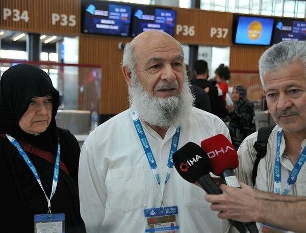 2 yıl aradan sonra Umre ziyaretleri başladı! İlk kafile kutsal topraklara yola çıktı!