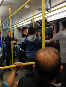 Bursa'da Tekme Tokatli Metroda Sigara Içme Kavgasi Kameralarda