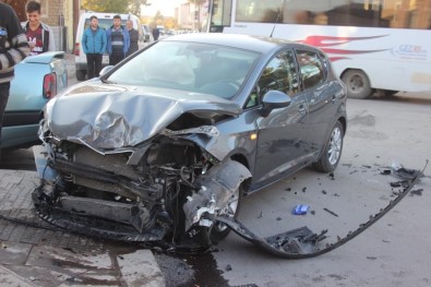Erzincan'da Nisan Ayinda 121 Trafik Kazasinda 66 Kisi Yaralandi