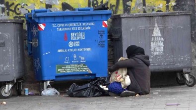 Kucagindaki Bebekle Dilenen Kadinin Üzerinden Bin 850 TL Çikti