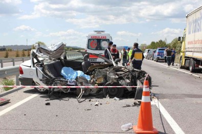 Kütahya'da Trafik Kazasi Açiklamasi 1 Ölü, 1 Yarali