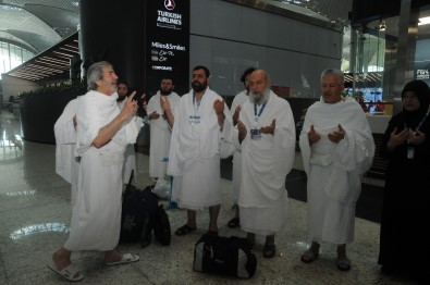 Umre Ziyaretleri 2 Yil Aradan Sonra Yeniden Basladi