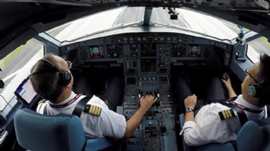 Akıllara durgunluk veren olay: Kaptan ve yardımcı pilot uçuşta uyuya kaldı