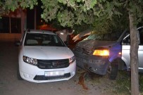 Alkollü Sürücü Polisten Kaçarken Agaca Çarpti
