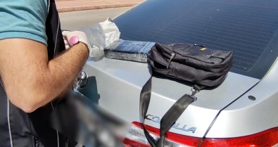 Antalya'da Otomobilde Uyusturucu Operasyonu