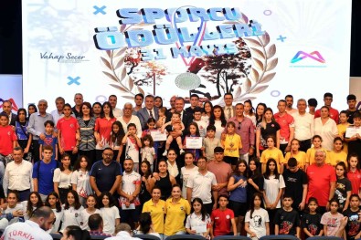 Büyüksehir Belediyesinden Sporcu Ve Antrenörlere 1 Milyon 148 Bin Lira Ödül