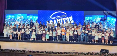 DENIB Yenilikçi Fikirleriyle Fark Olusturan Ögrencileri Ödüllendirdi