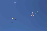 En Hizli Parasüt Pilotlari, Çameli Semalarinda Milli Forma Için Yarisiyor