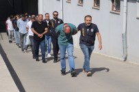 Köpek Dolandiricisi Foto Montajli Sahte Pasaport Yapmis