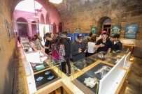 Talasli Ögrenciler, Gezerek Ögrendiler