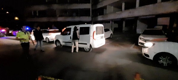 Dokuz kilo altını eritirken yakalandılar!