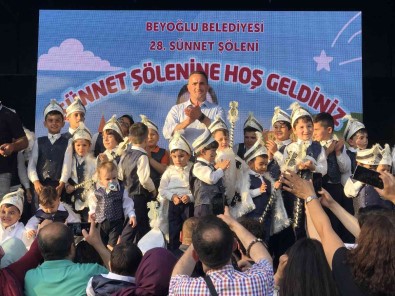 Beyoglu'nda Sünnet Söleni Renkli Görüntülere Sahne Oldu