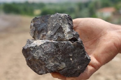 Tarlada buldu 'meteor' sandı! İncelenmesini istiyor!