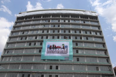 Yer Çekimine Meydan Okudular, 35 Metre Yükseklikte Resimle Dansi Birlestirdiler