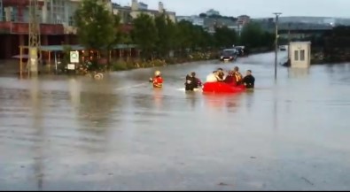 Akyurt'ta Mesire Alaninda Mahsur Kalan Vatandaslar Kurtarildi