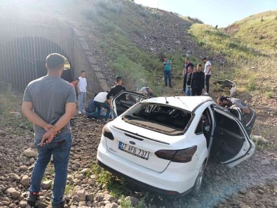 Bingöl'de Otomobil Sarampole Yuvarlandi Açiklamasi 3 Yarali