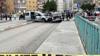 Çankiri'da Otomobil Ile Hafif Ticari Araç Çarpisti Açiklamasi 6 Yarali