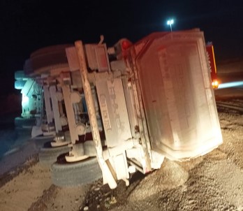 Kum Yüklü Kamyon Devrildi Açiklamasi 1 Yarali