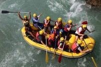 Ögretmen Ve Ögrenciler, Munzur Nehri'nde Rafting Heyecani Yasadi