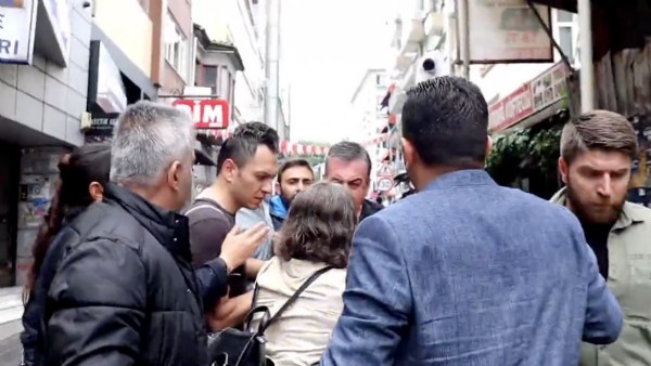 İstanbul'daki Öcalan'a destek yürüyüşünde HDP'li vekiller polisle tartıştı!