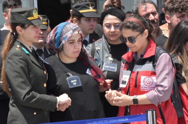 Türkiye şehitlerini uğurluyor!