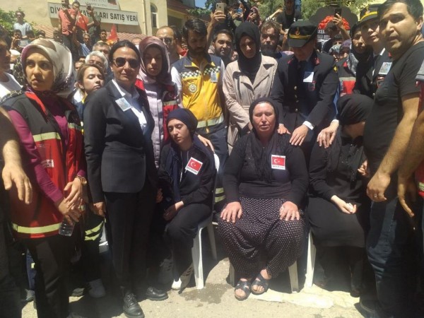 Türkiye şehitlerini uğurluyor!