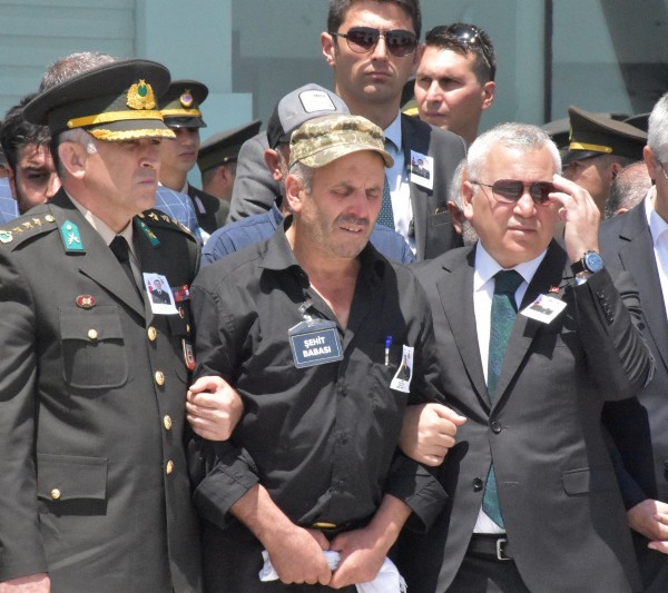 Türkiye şehitlerini uğurluyor!