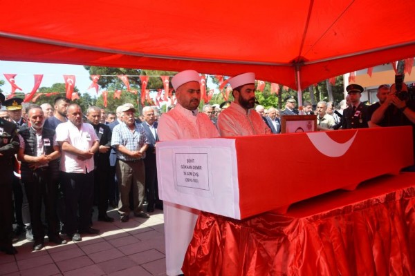 Türkiye şehitlerini uğurluyor!