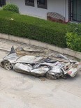 Ankara'da Istinat Duvarinin Altinda Kalan Otomobil Adeta Kagida Döndü