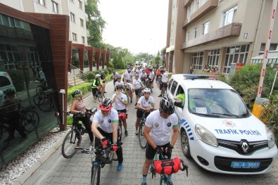 'Ormanlarimiz Yanmasin' Diyerek Çanakkale'den Izmir'e Pedal Çevirdiler