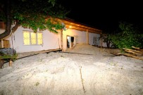 Yaz Ortasi Yagan Yarim Metre Dolu Hayati Felç Etti