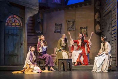 Antalya'da Bin 152 Film Gösterilirken, Toplamda 478 Bin 682 Seyirci Sayisina Ulasildi