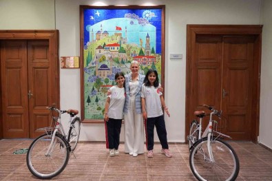 Bilecikli Sporcularin Özel Sporcular Atletizm Müsabakalari'nda Büyük Basarilari